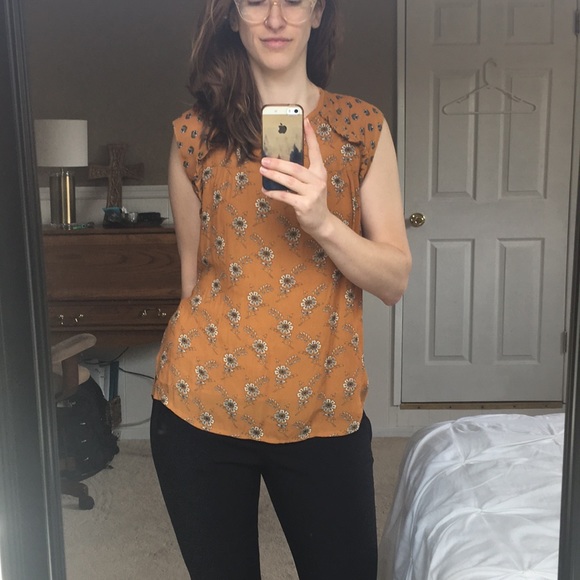 SOLD ELSEWHERE: Feminine floral-print blouse - Picture 4 of 6